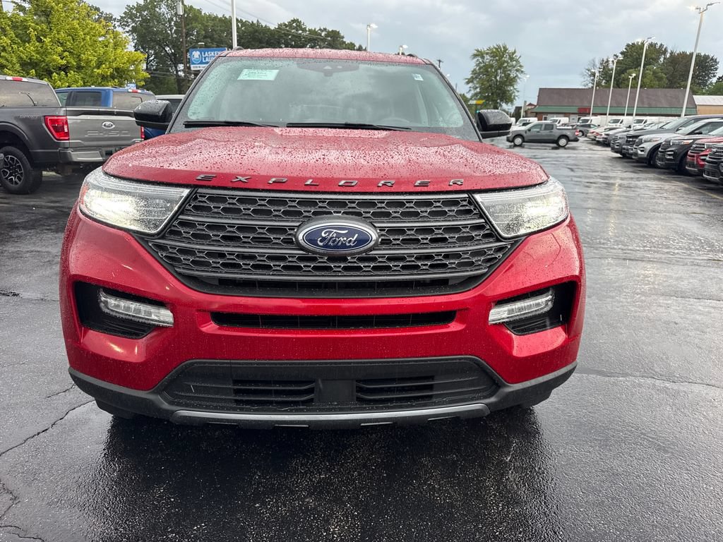 Used 2024 Ford Explorer XLT w/ Equipment Group 202A AWD/4WD image 3
