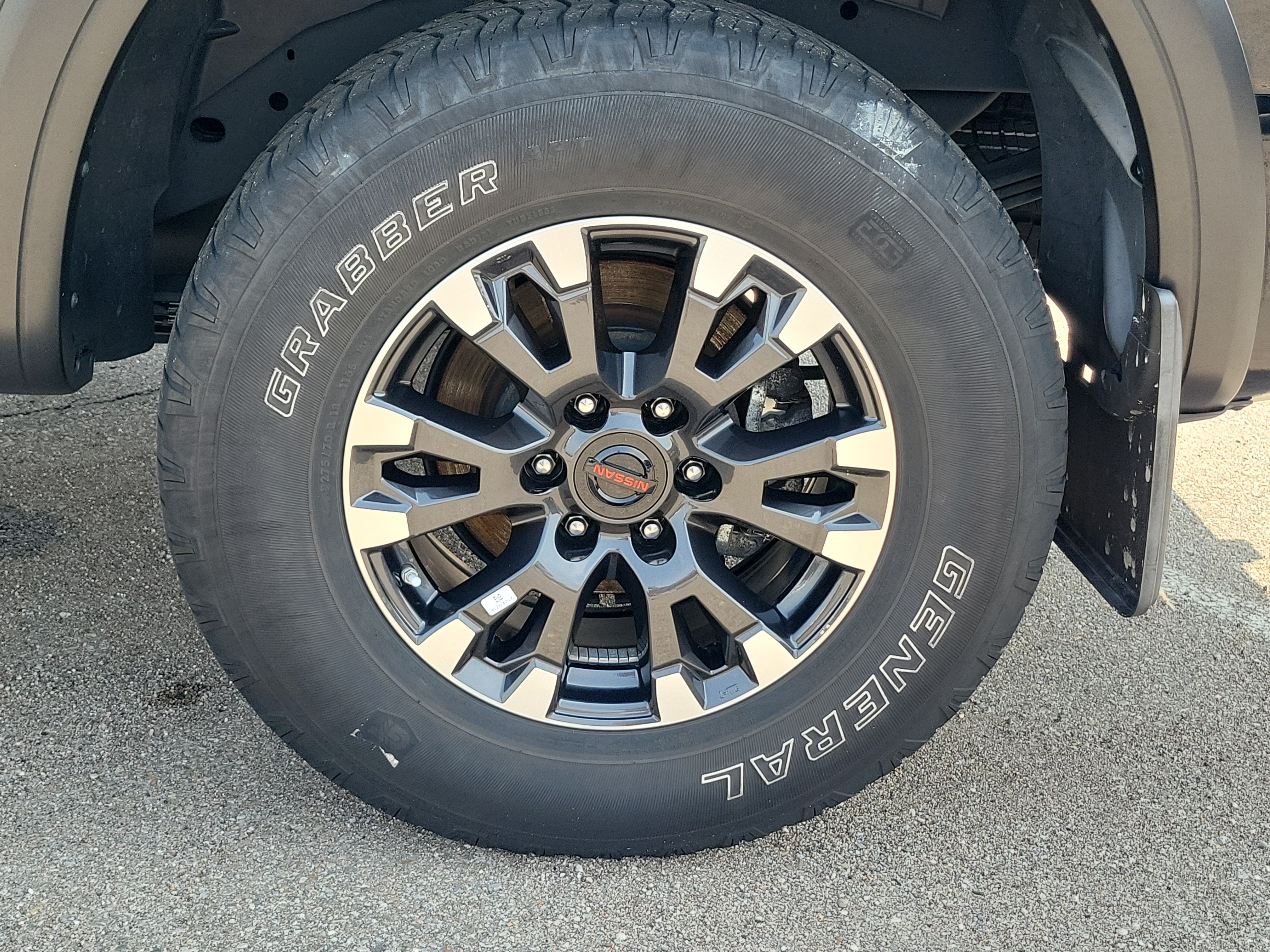 Used 2022 Nissan Titan PRO-4X w/ Pro-4x Convenience Package AWD/4WD image 5