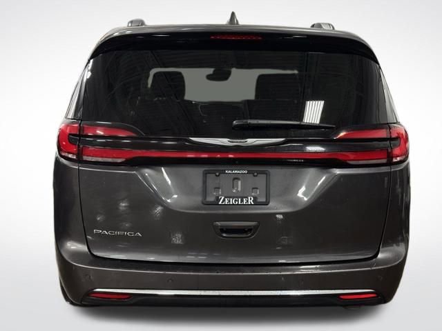 Used 2022 Chrysler Pacifica Touring-L image 8