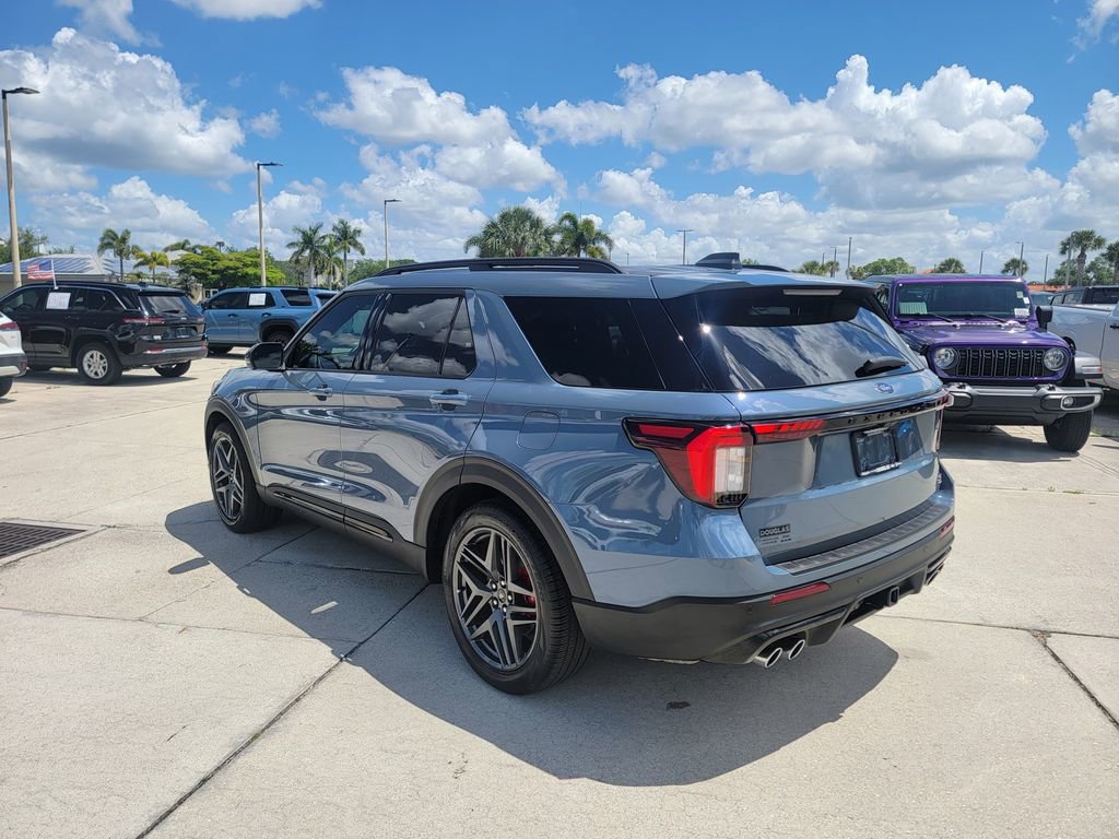 Used 2025 Ford Explorer ST AWD/4WD image 3