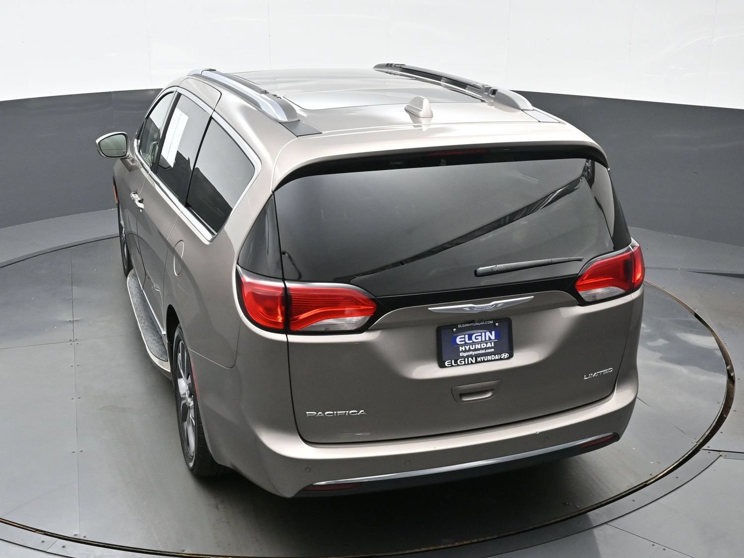Used 2017 Chrysler Pacifica Limited FWD image 37