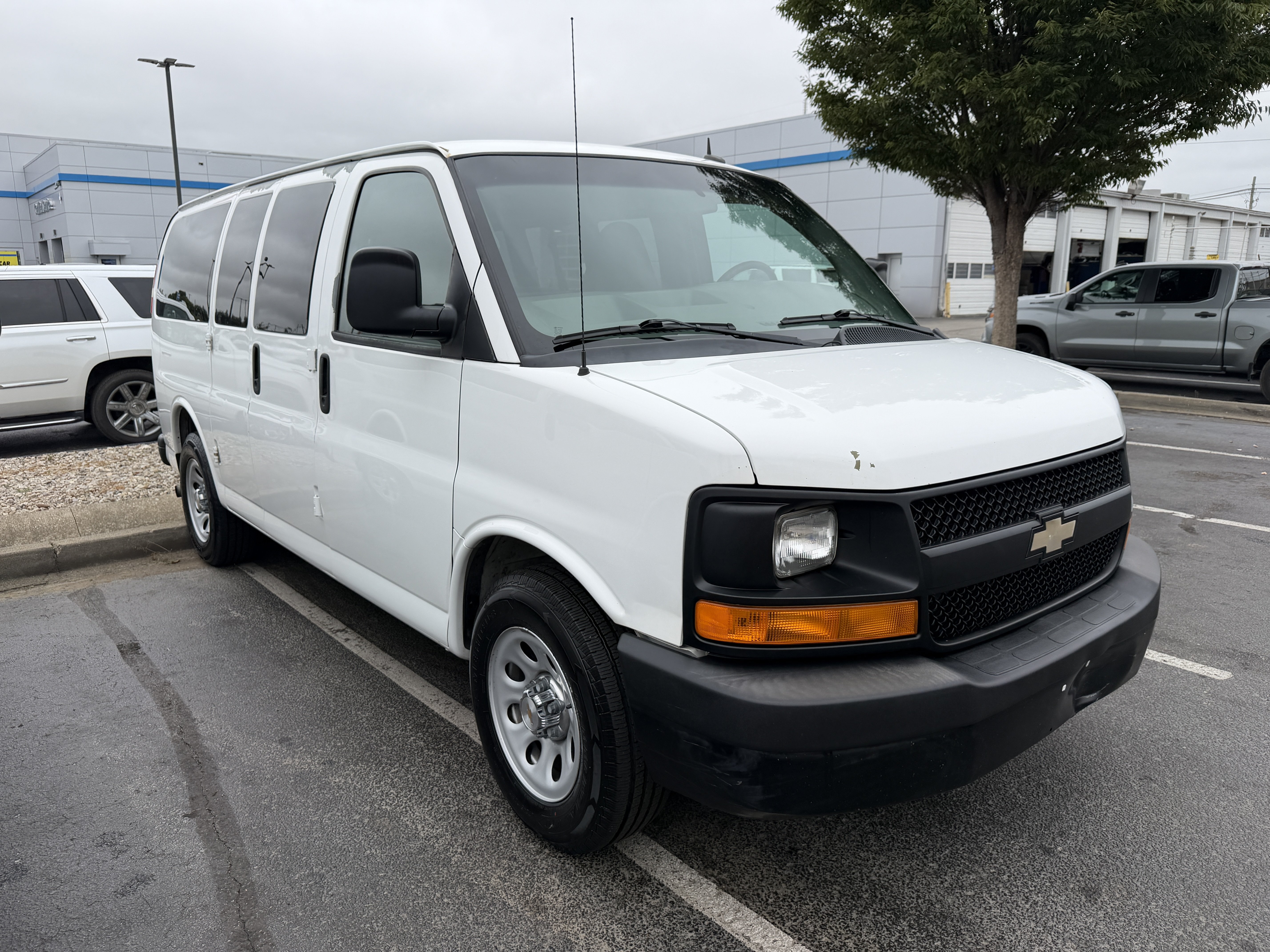Used 2013 Chevrolet Express 1500 LS RWD image 2