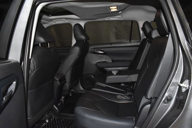 Used 2023 Toyota Highlander XLE image 32