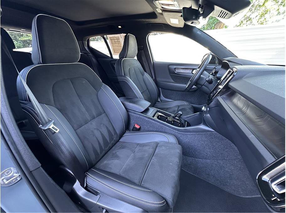 Used 2023 Volvo XC40 Recharge Plus AWD/4WD image 4