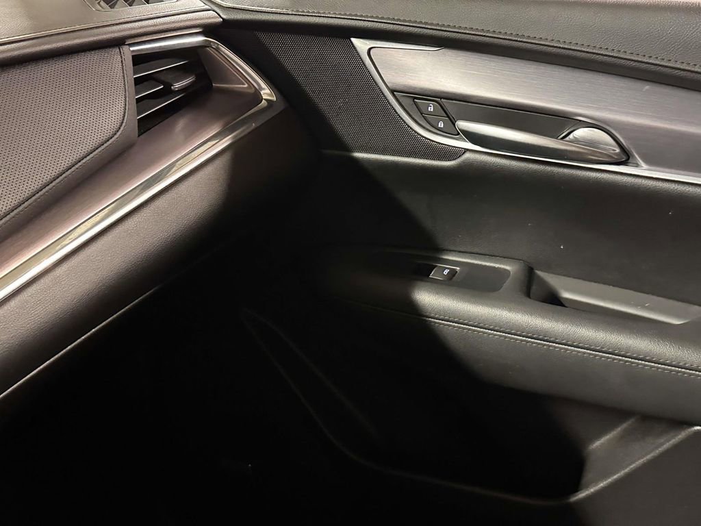 Used 2018 Cadillac XT5 Luxury w/ Driver Awareness Package AWD/4WD image 27