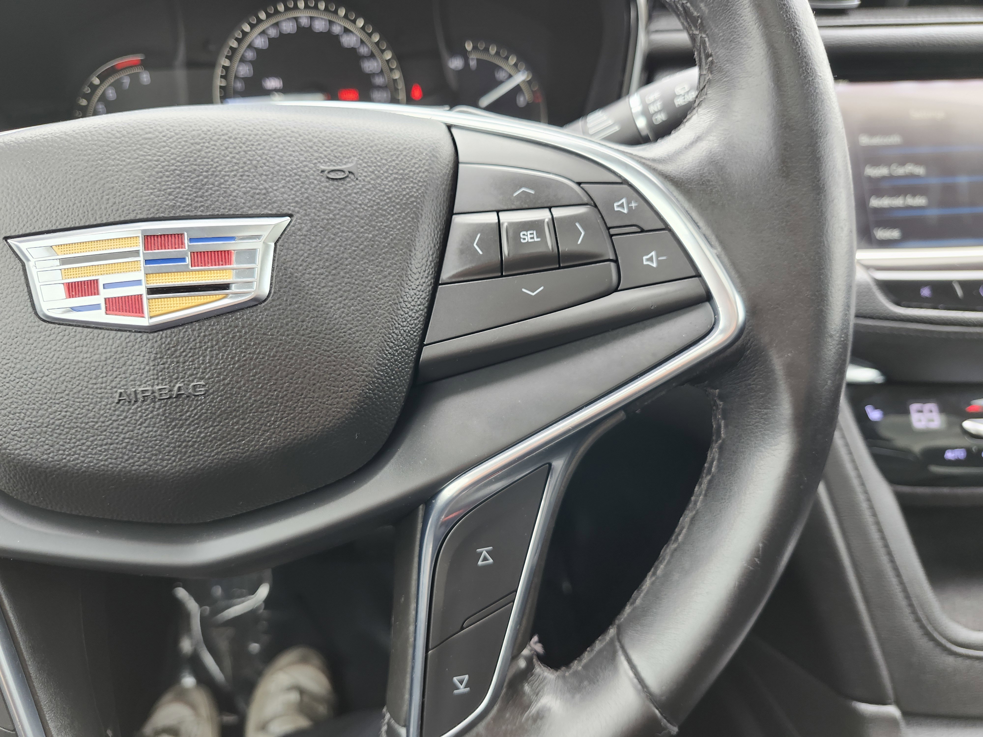 Used 2018 Cadillac XT5 Luxury image 38