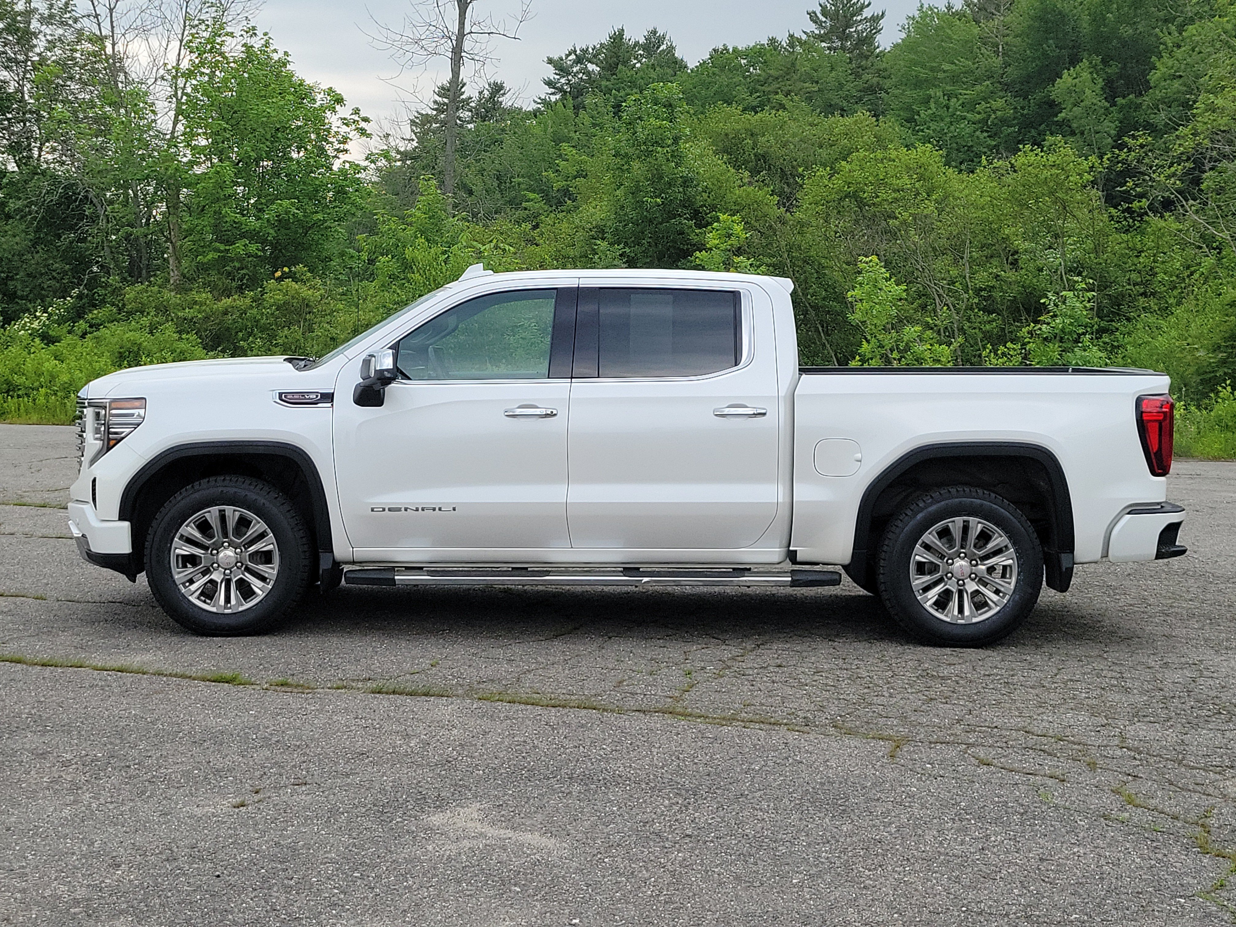 Used 2023 GMC Sierra 1500 Denali w/ Technology Package AWD/4WD image 8