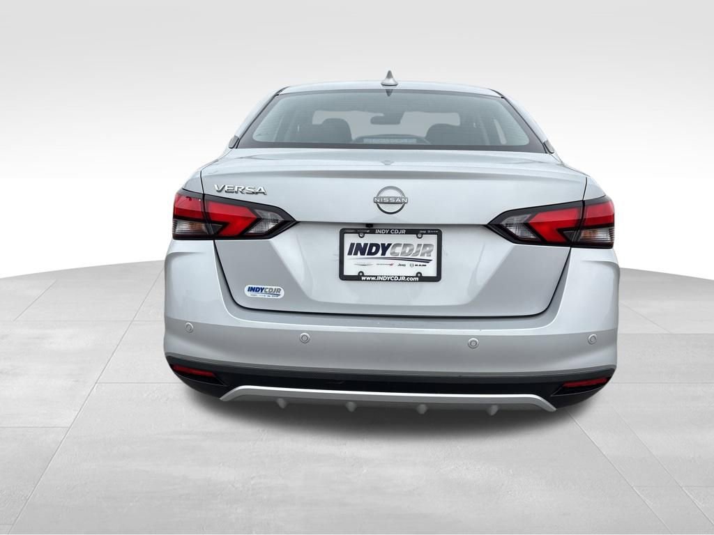 Used 2025 Nissan Versa SV image 5