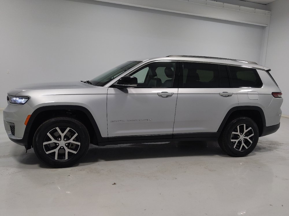 Used 2023 Jeep Grand Cherokee L Limited AWD/4WD image 2