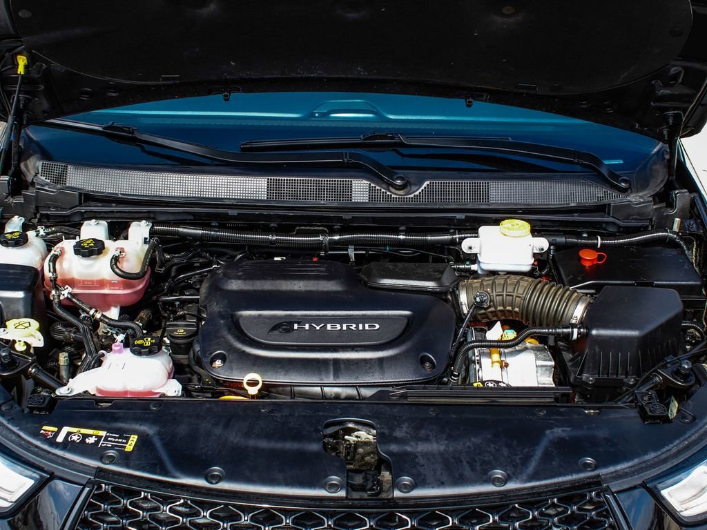 Used 2022 Chrysler Pacifica Touring-L w/ Uconnect Theater Family Group image 46