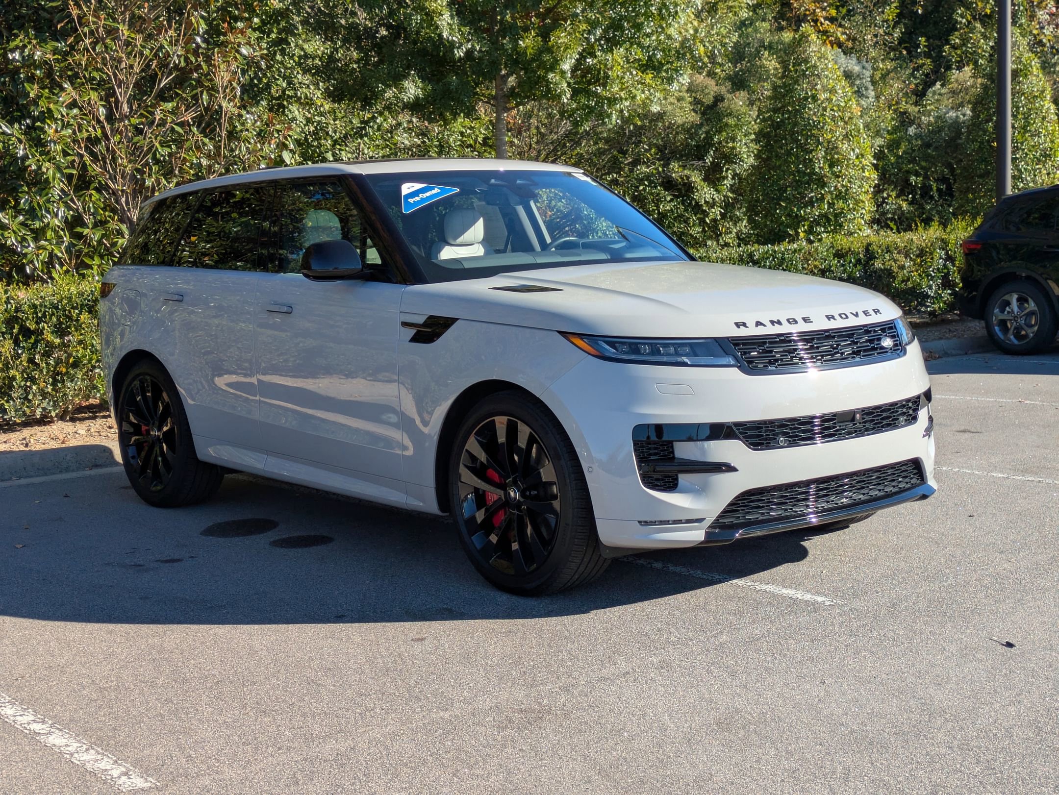 Used 2025 Land Rover Range Rover Sport Dynamic SE image 2