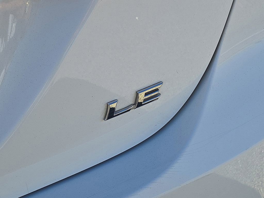 Used 2021 Toyota Camry LE image 12