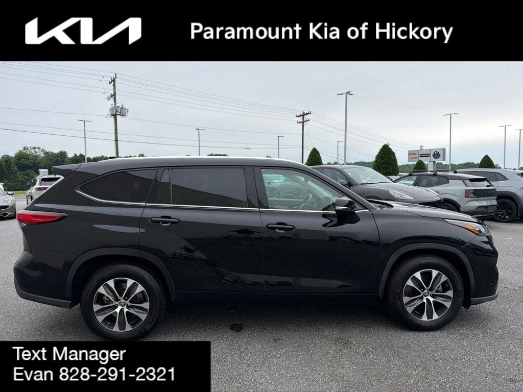 Used 2020 Toyota Highlander XLE FWD image 5