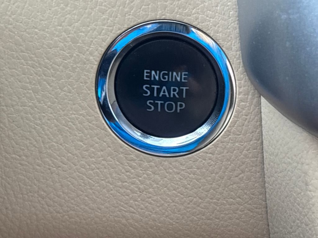 Used 2018 Toyota Highlander XLE image 17