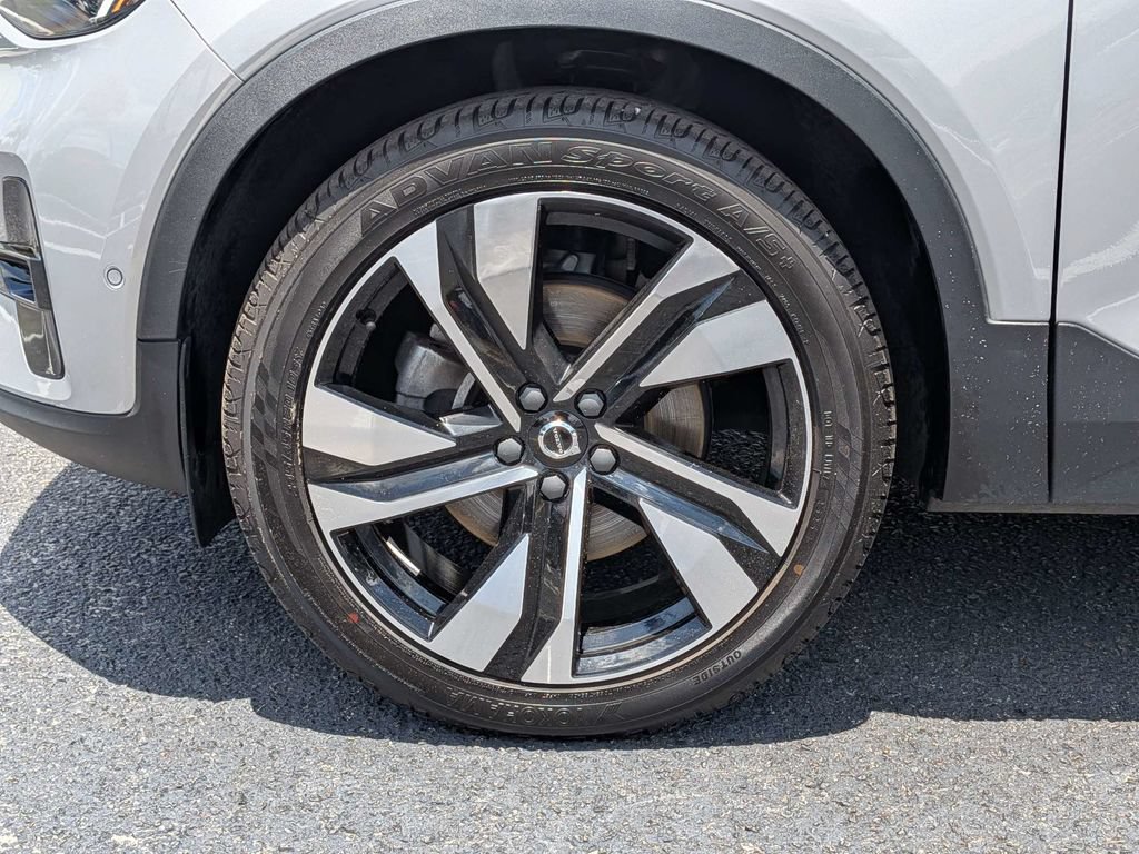 Certified 2023 Volvo XC40 B5 Ultimate w/ Climate Package AWD/4WD image 12