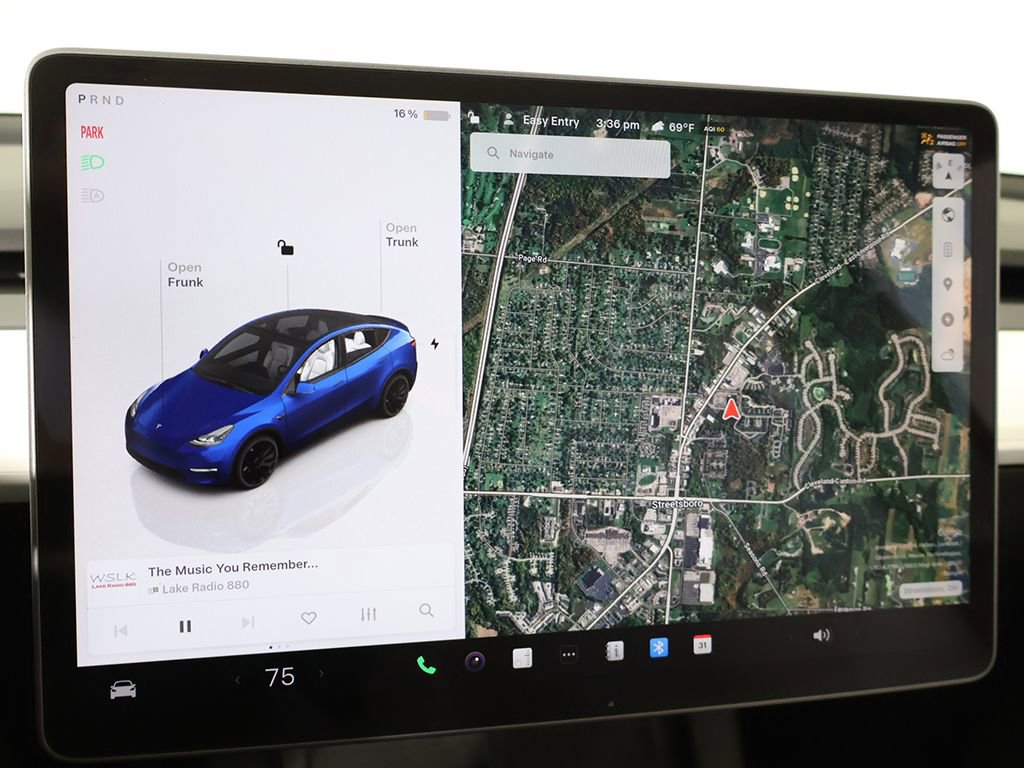 Used 2024 Tesla Model Y Performance image 44