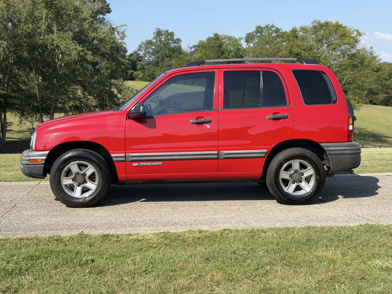 Used 2003 Chevrolet Tracker 2WD w/ Preferred Equipment Group image 3