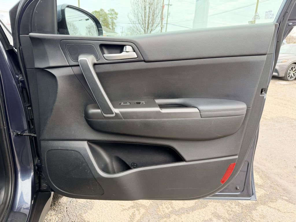 Used 2020 Kia Sportage LX w/ LX Popular Package image 11