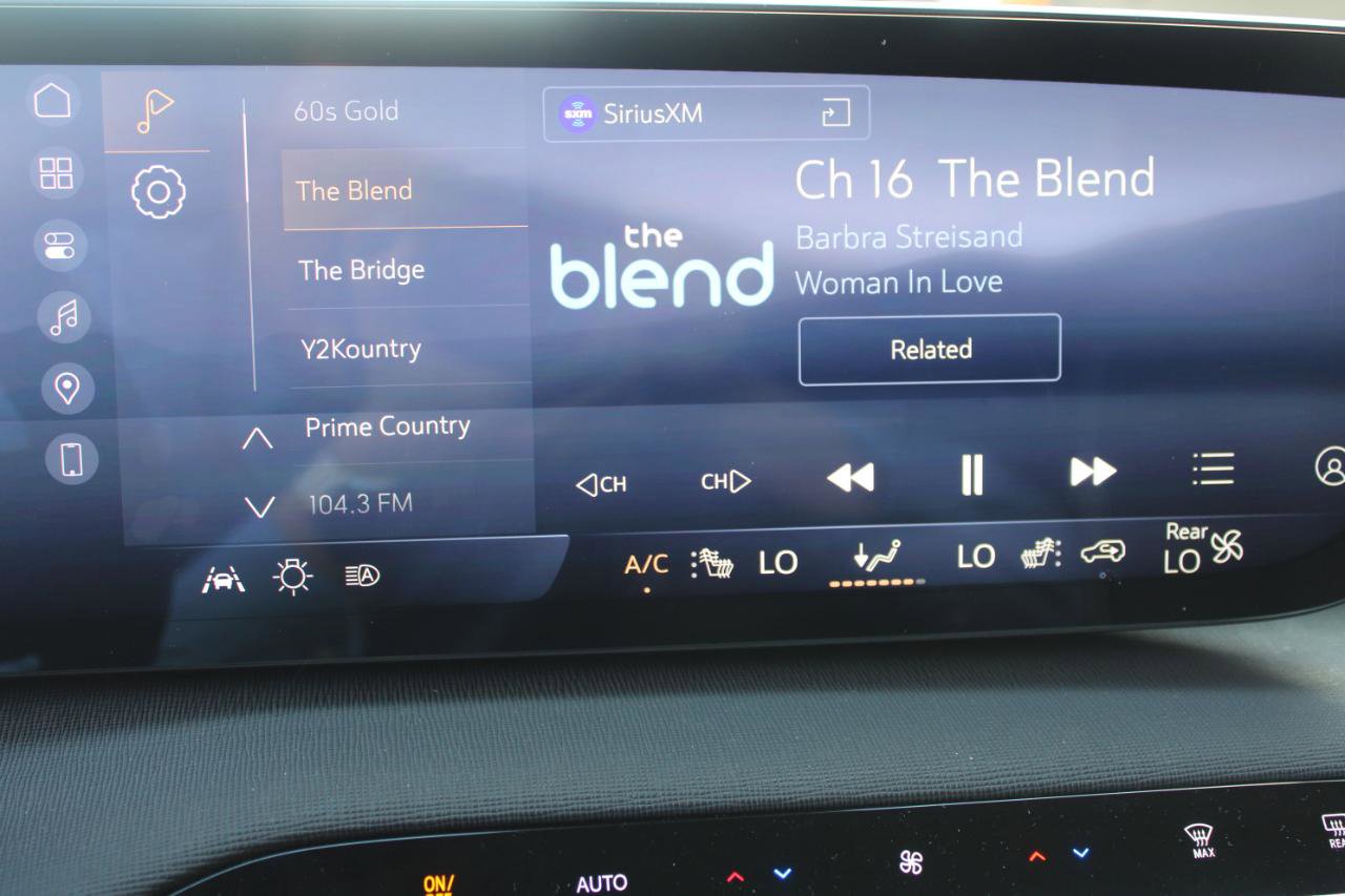 Used 2025 Buick Enclave Preferred image 27