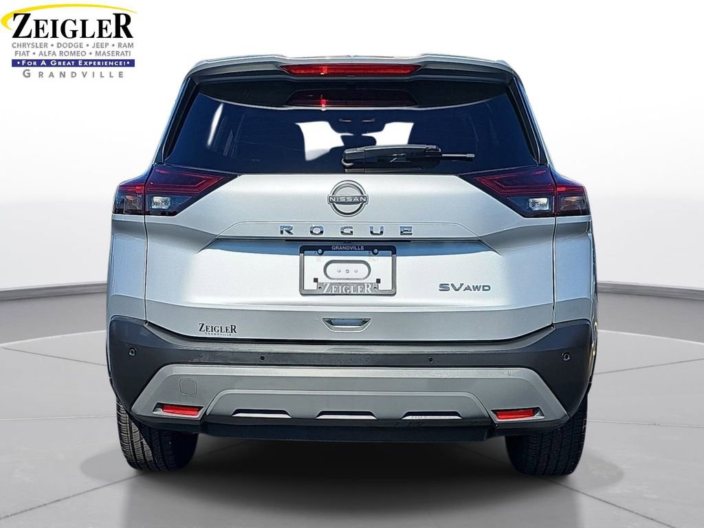 Used 2022 Nissan Rogue SV image 6