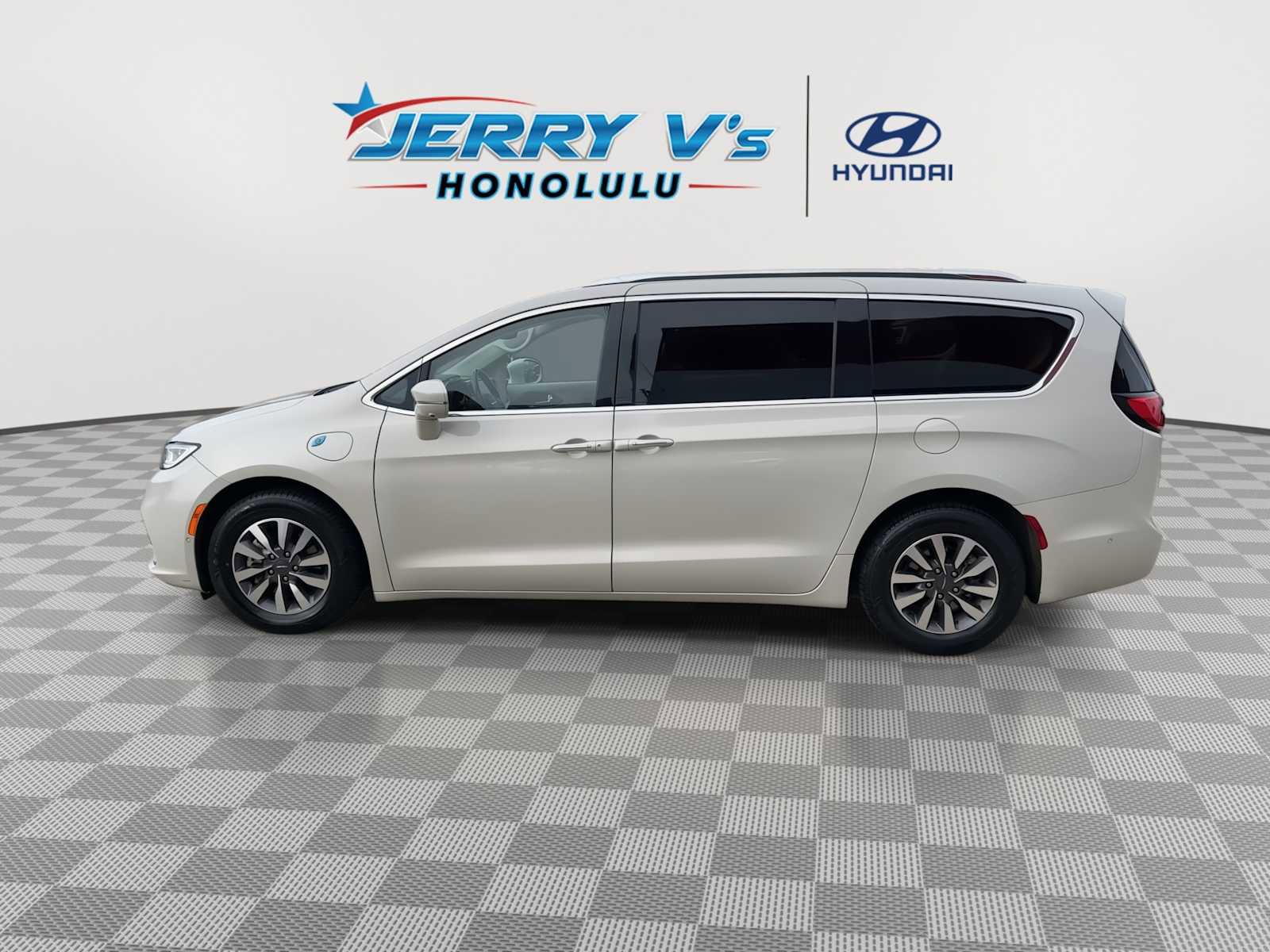 Used 2021 Chrysler Pacifica Touring-L image 5