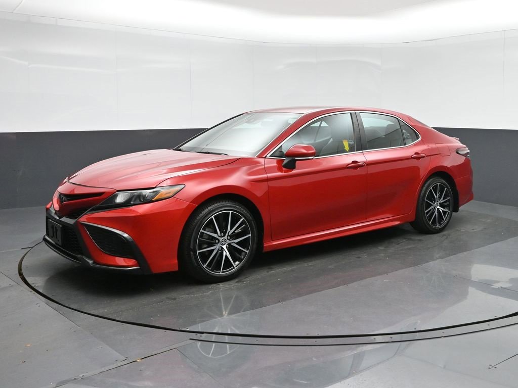 Used 2023 Toyota Camry SE image 3