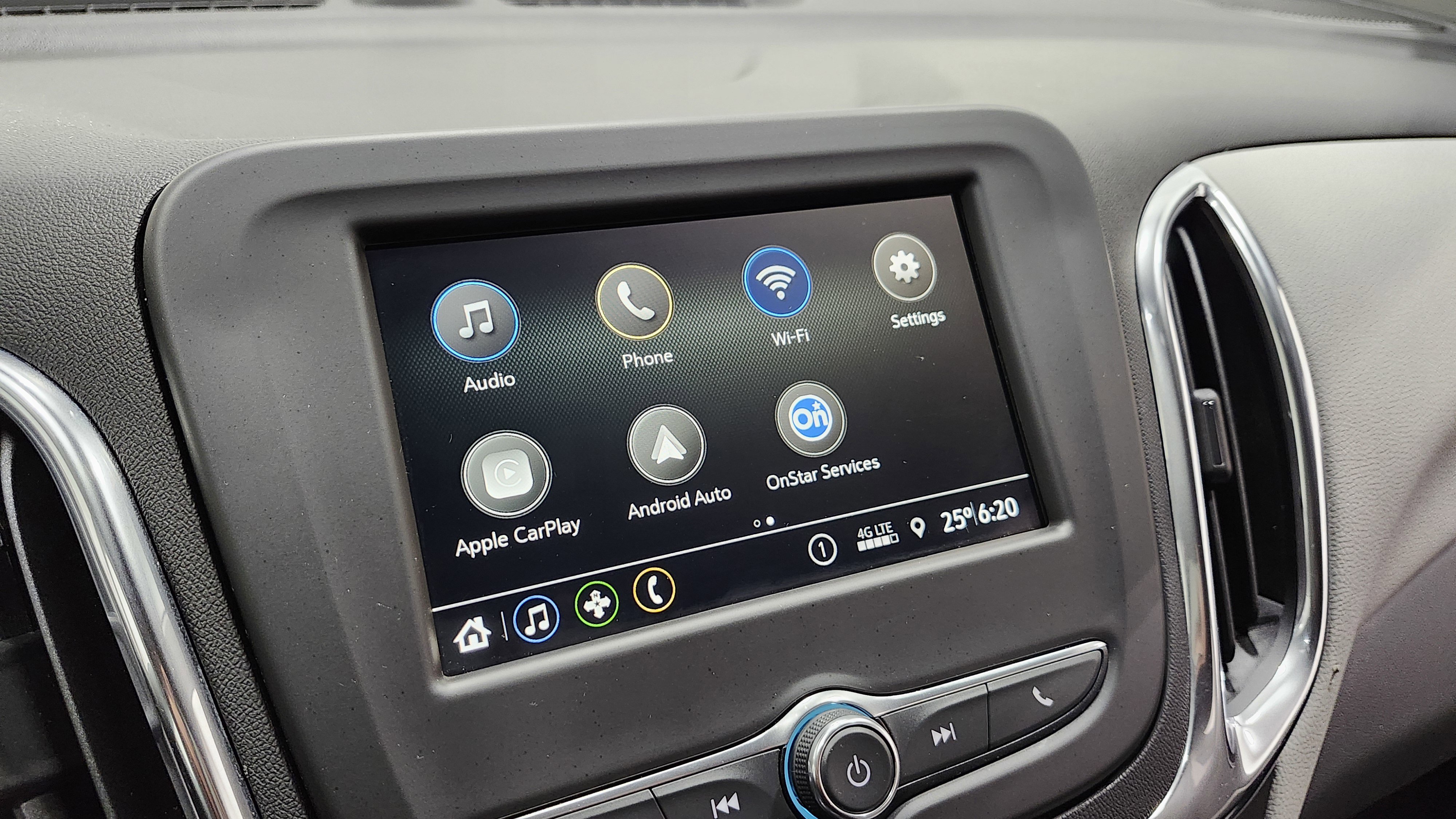 Used 2019 Chevrolet Equinox LS w/ LS Convenience Package image 2