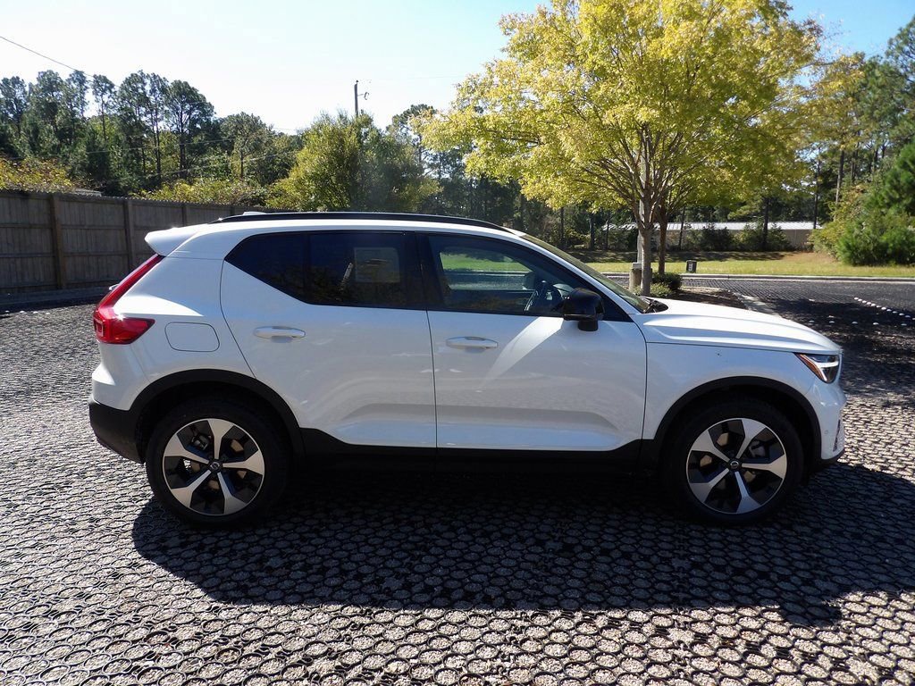 New 2026 Volvo XC40 B5 Plus w/ Protection Package Premier AWD/4WD image 4
