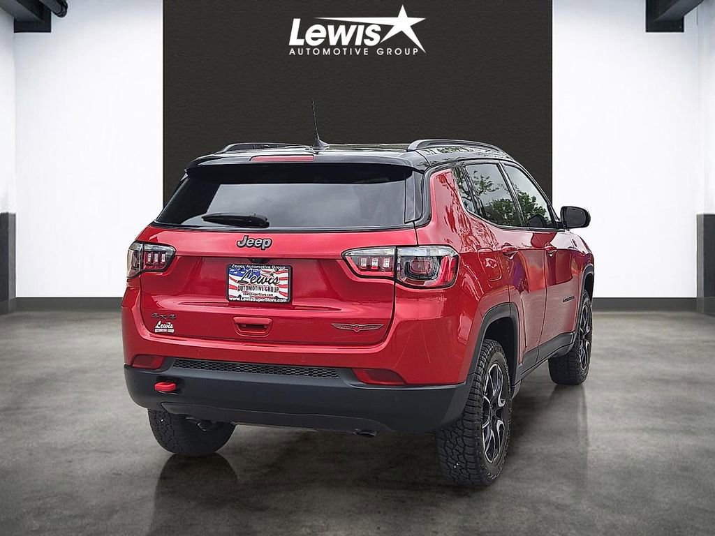 Used 2025 Jeep Compass Trailhawk AWD/4WD image 4