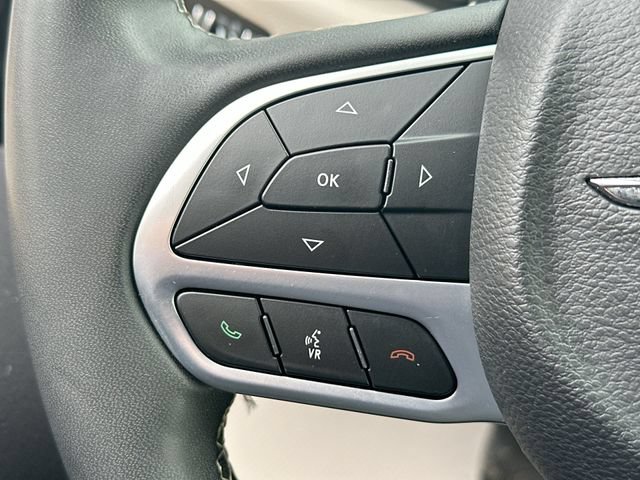 Used 2023 Chrysler Pacifica Touring-L FWD image 43