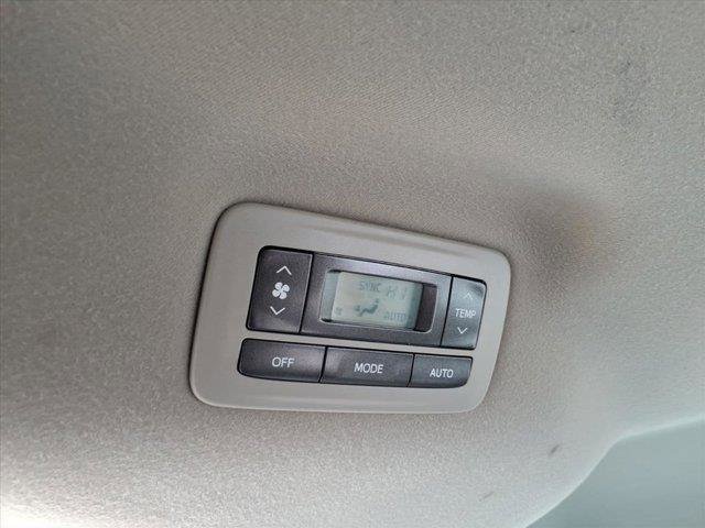 Used 2013 Toyota Sienna LE w/ Towing Pkg image 16