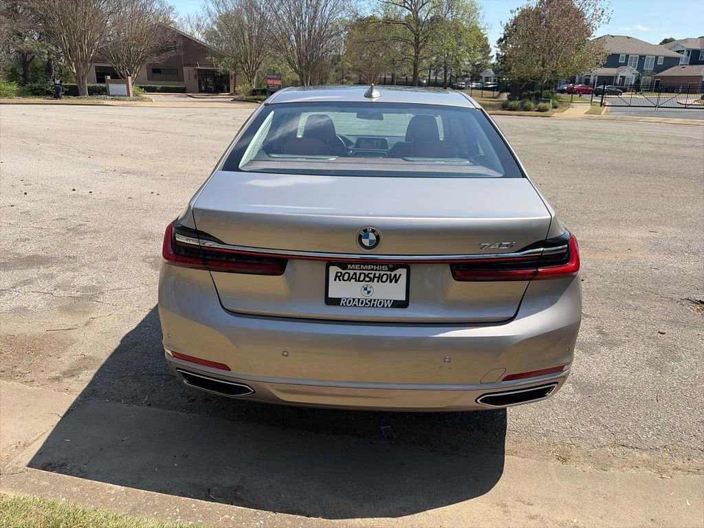 Used 2022 BMW 740i image 4