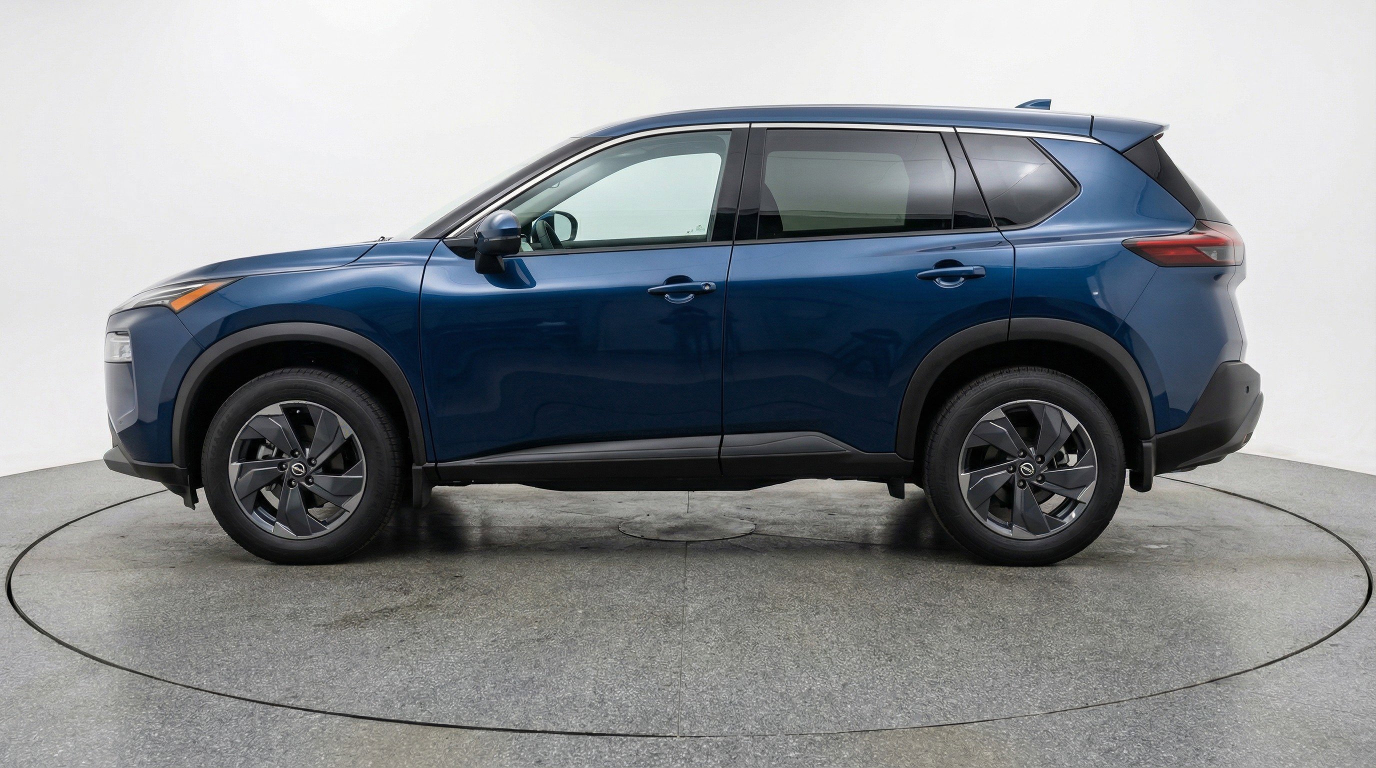 Used 2025 Nissan Rogue SV image 5