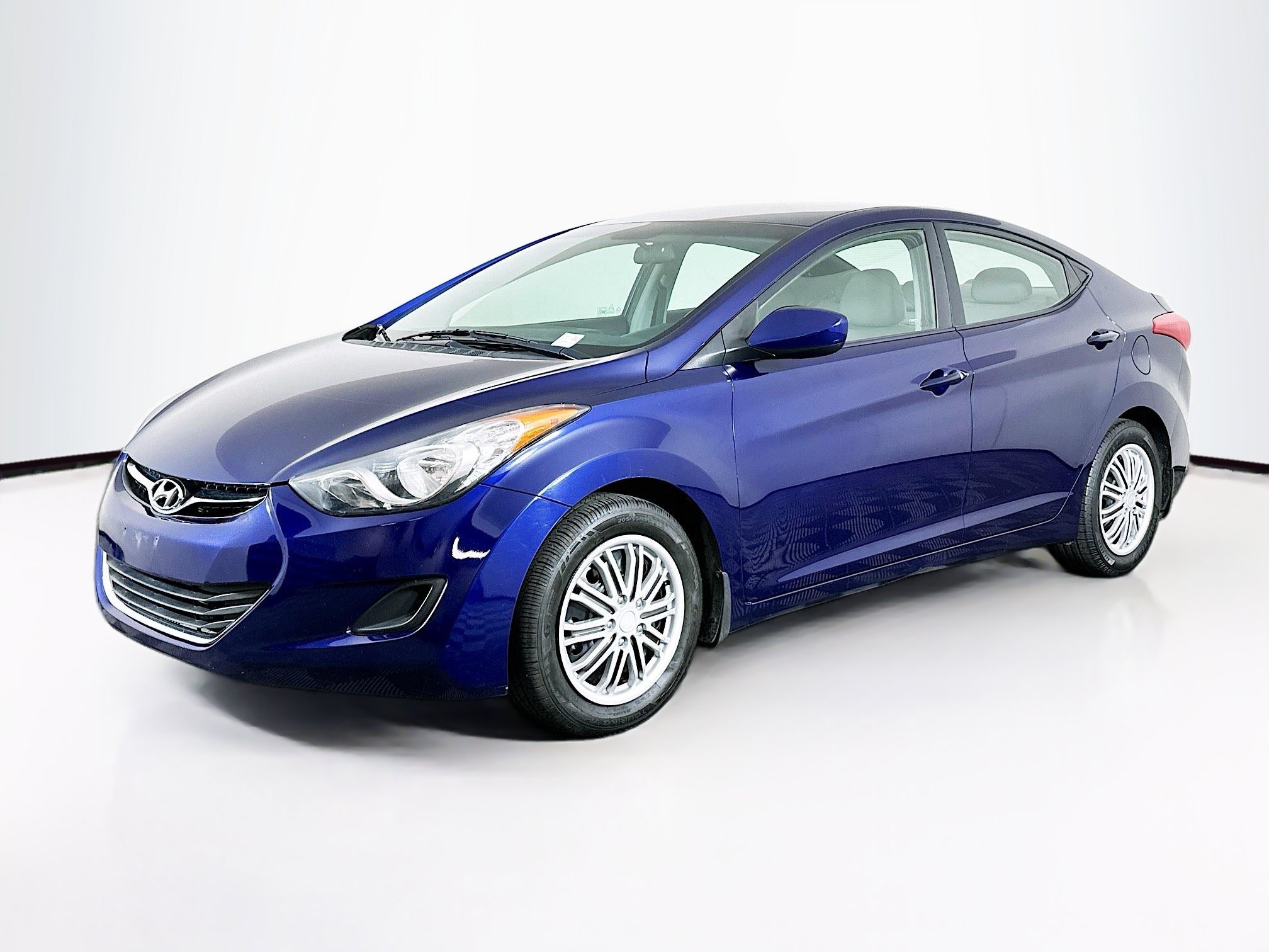 Used 2013 Hyundai Elantra GLS FWD image 3