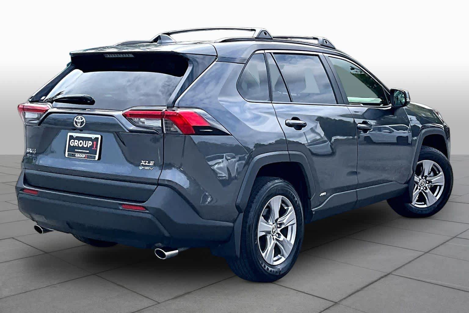 Used 2025 Toyota RAV4 XLE AWD/4WD image 13