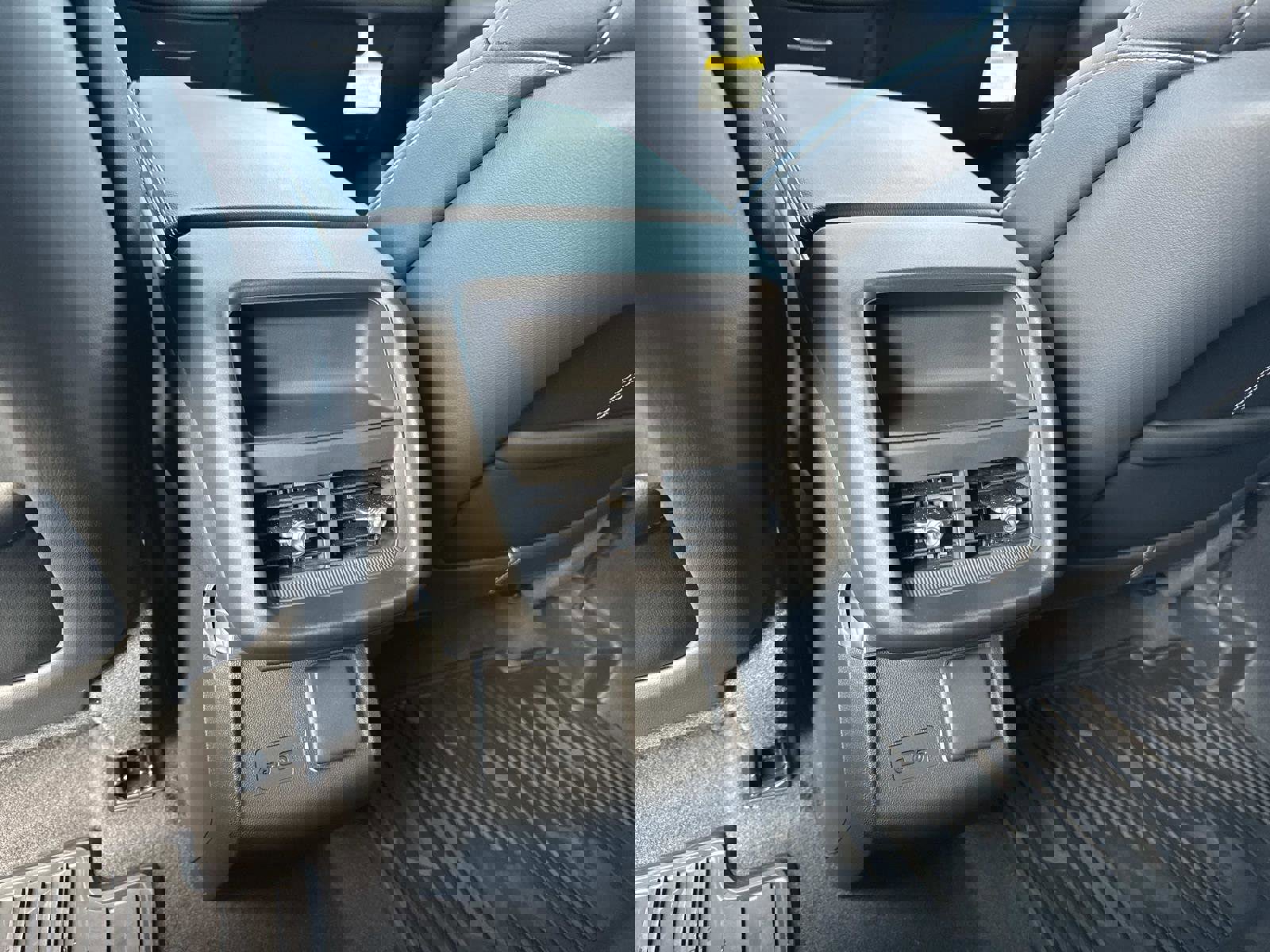 New 2025 Cadillac Lyriq Luxury image 18