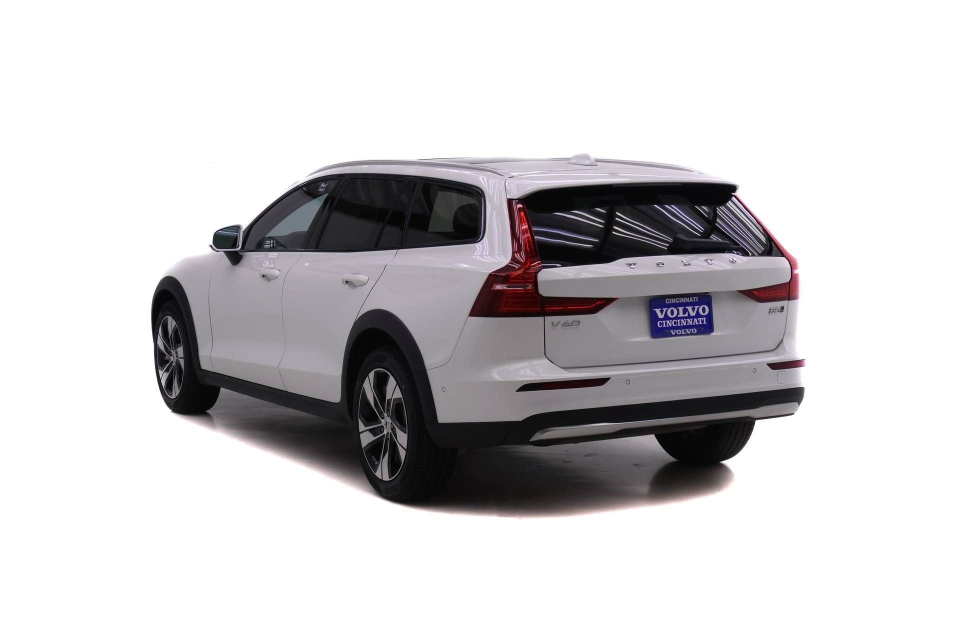 New 2026 Volvo V60 B5 Cross Country Plus w/ Climate Package AWD/4WD image 5