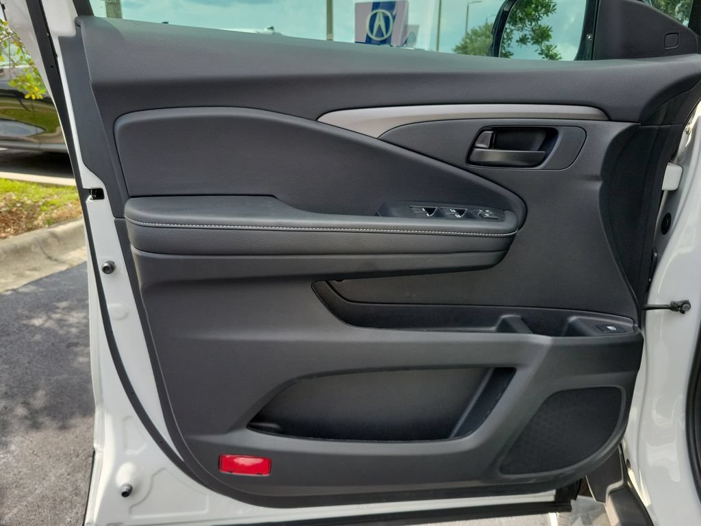 Used 2025 Honda Ridgeline Sport image 17