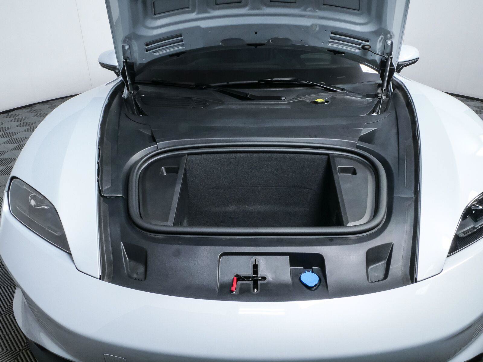 Certified 2025 Porsche Taycan AWD/4WD image 35