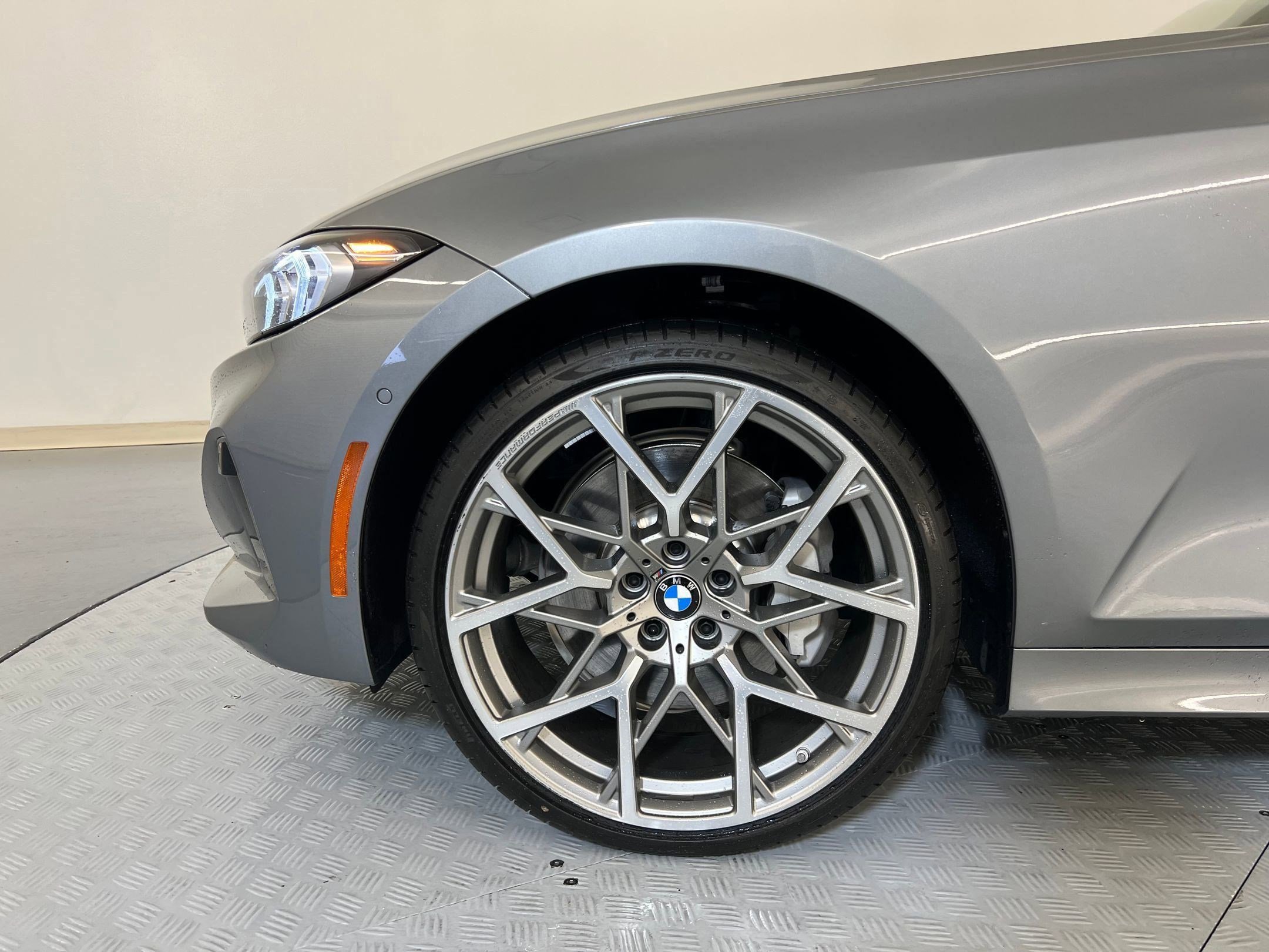 Used 2025 BMW 330i xDrive Sedan w/ Premium Package AWD/4WD image 10