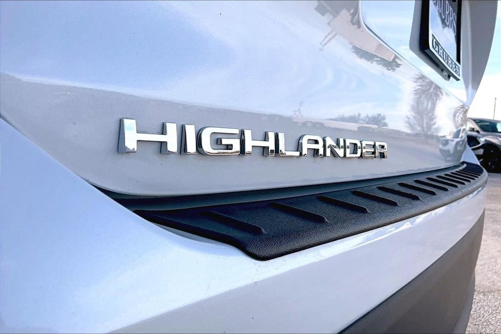 Used 2024 Toyota Highlander LE image 44