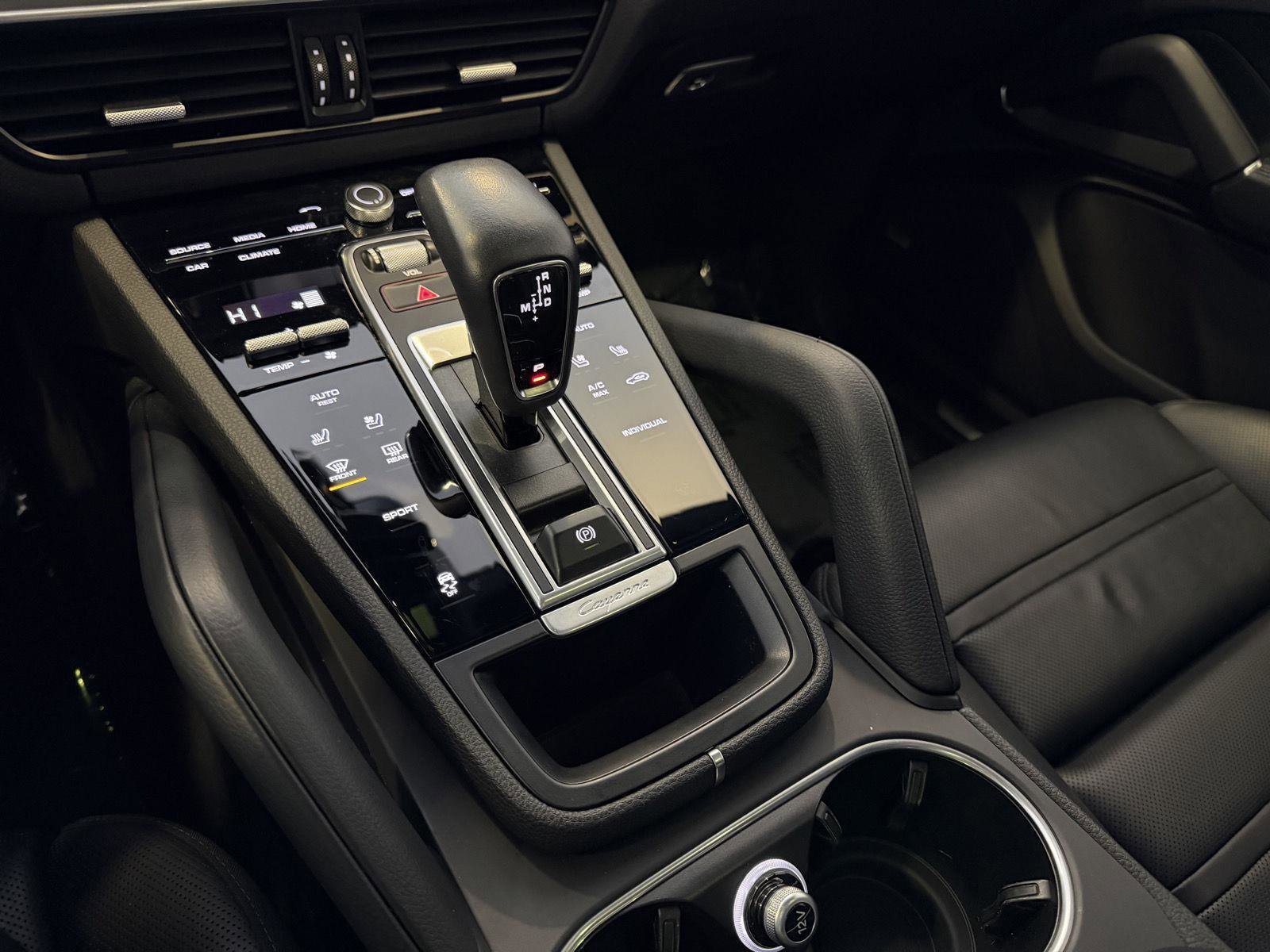 Certified 2023 Porsche Cayenne Platinum Edition image 19