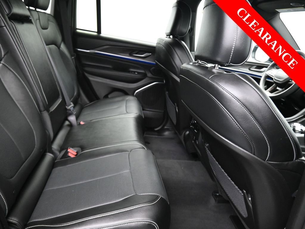 Used 2023 Jeep Grand Cherokee Overland image 16