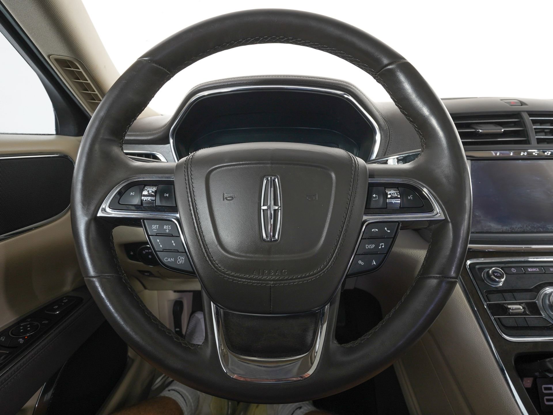 Used 2019 Lincoln Continental Select w/ Continental Climate Package AWD/4WD image 18