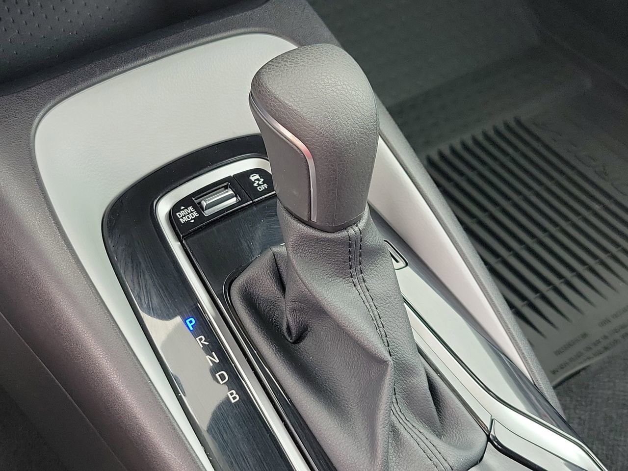 Used 2025 Toyota Corolla SE image 27