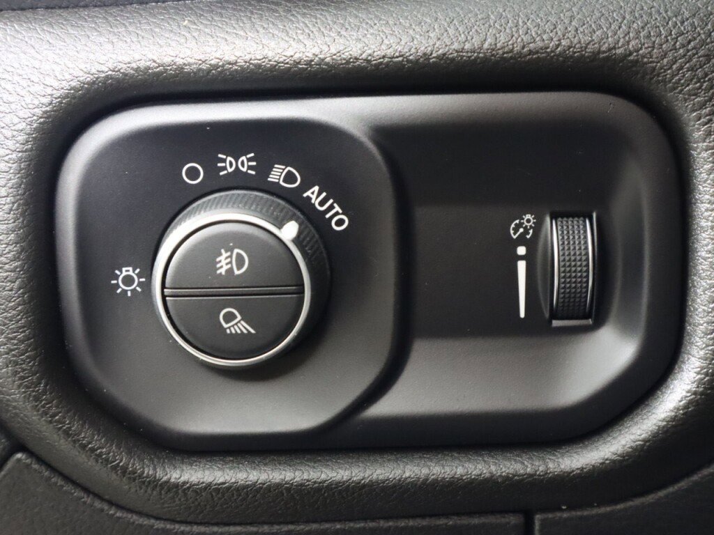 Used 2022 RAM 1500 Big Horn w/ Protection Group image 9