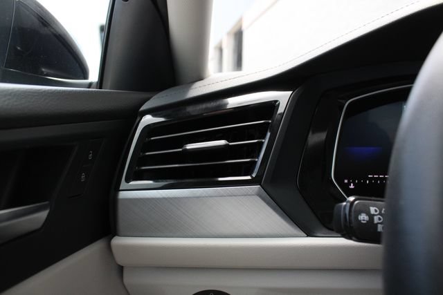 Used 2024 Volkswagen Jetta SE w/ Panoramic Sunroof Package FWD image 8