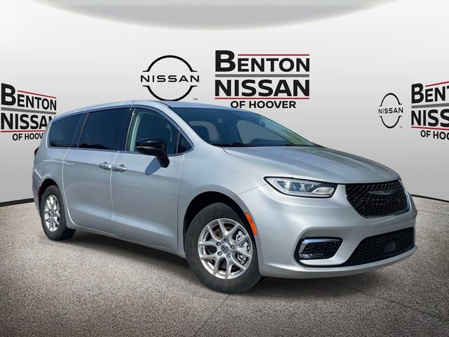 Used 2024 Chrysler Pacifica Touring-L FWD image 1