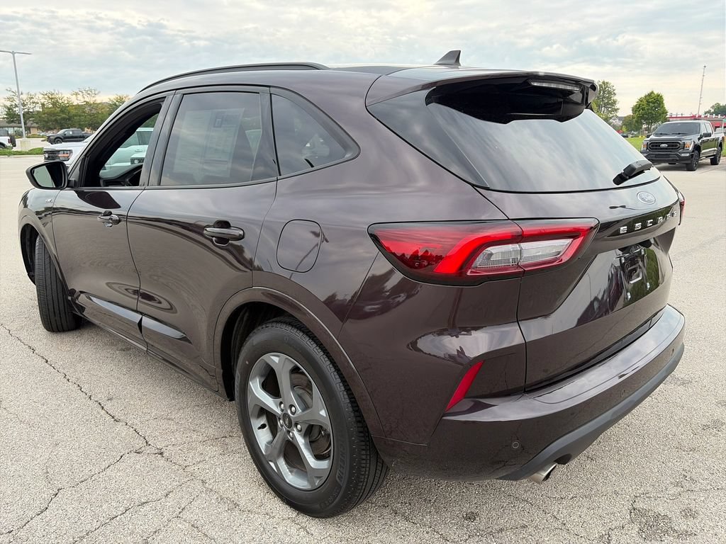 Used 2023 Ford Escape ST-Line w/ Tech Pack #1 FWD image 5