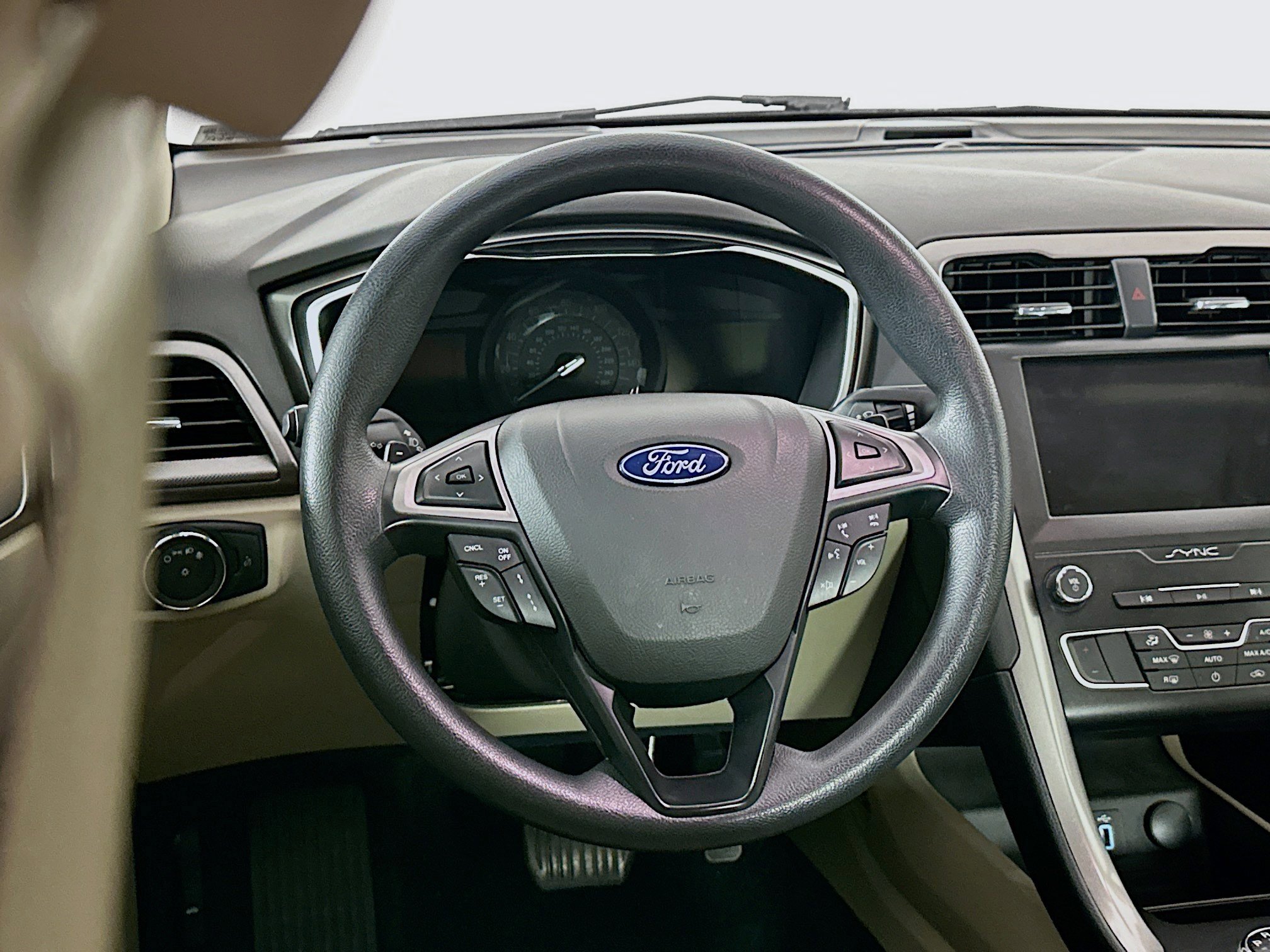 Used 2019 Ford Fusion SE image 18